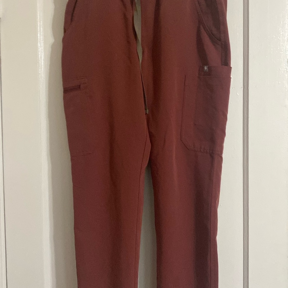 Figs medium scrub top and medium petite scrub bottoms.